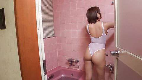 影片名称：有吸引力的妻子提供日本口交在浴缸内