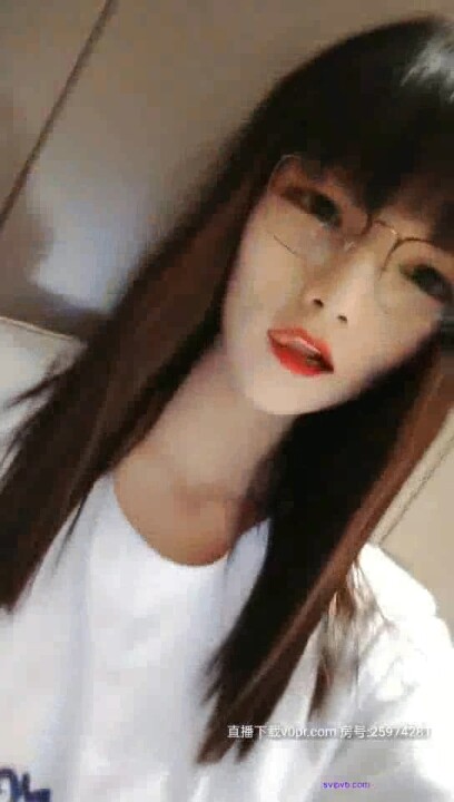 風騷的大二學妹露臉勾搭小哥,掰著小逼讓男人舔陰蒂好刺激,性感的奶子深喉口交被小哥摸著奶子後入叫的騷