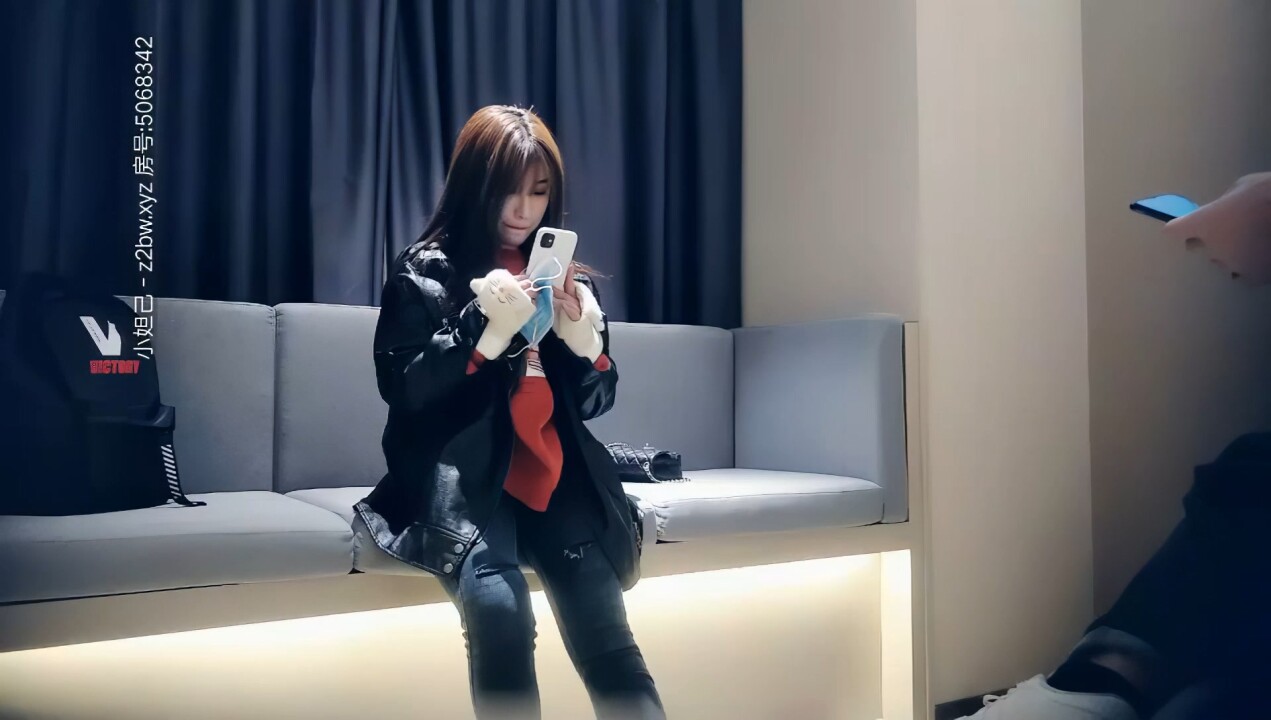 探花精選【小天探花】約了個顏值不錯肉肉身材妹子,舌吻口交近距離特寫摸逼側入後入猛操<script src=